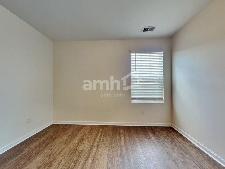 Building Photo - 134 Orion Way
