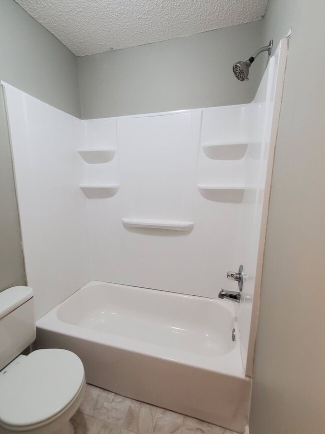 Building Photo - COMING SOON! Nice 3 bedroom in the Heart o...