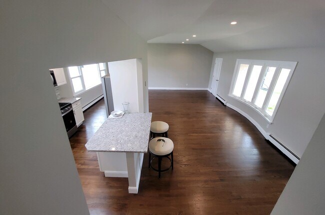 Building Photo - 750 Tanglewood Rd