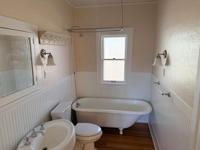 Building Photo - Nice single family home in the "OLD NORTH END"