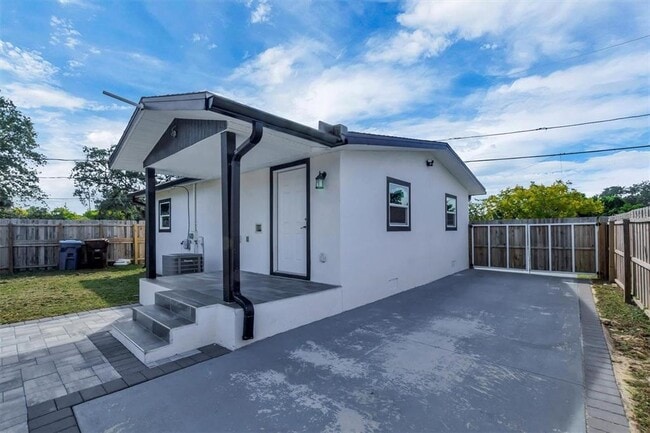 Building Photo - 414 Monroe Ln