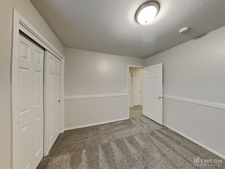 Building Photo - 1492 E Stirrup Ln