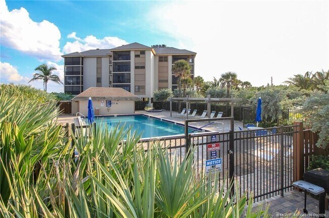 Building Photo - 2641 NE Ocean Blvd