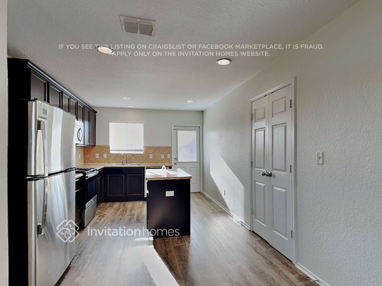 Building Photo - 27305 Paraiso Manor