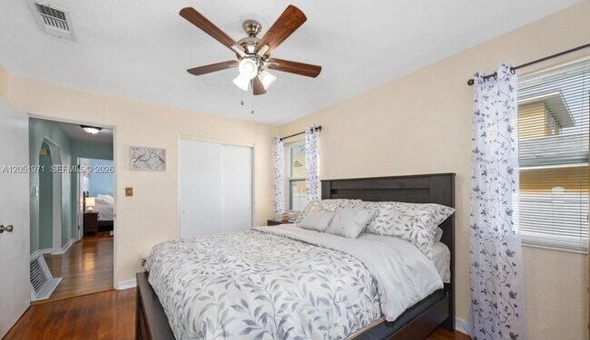 Building Photo - 336 Seaview BCH