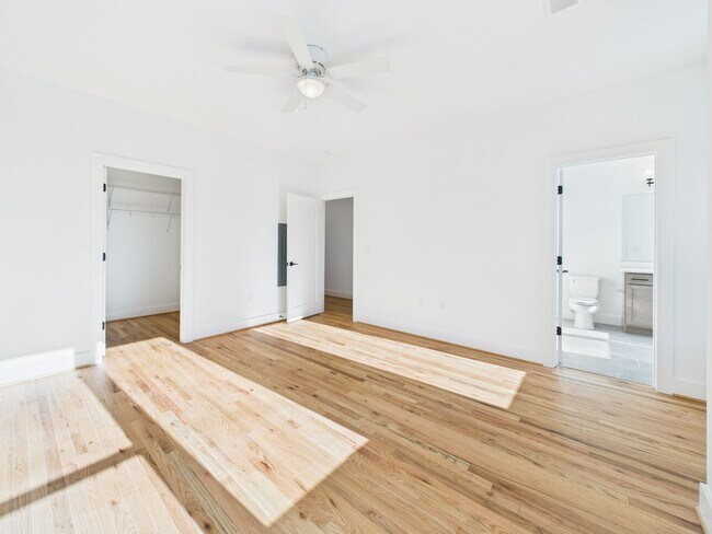 Building Photo - 907 Bainbridge St