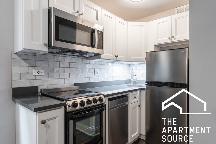 Building Photo - 630 W Wrightwood Ave