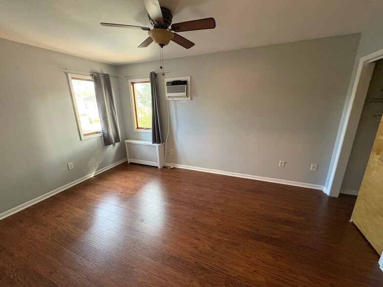 Large Bedroom with Two Closets - 29 Wood St