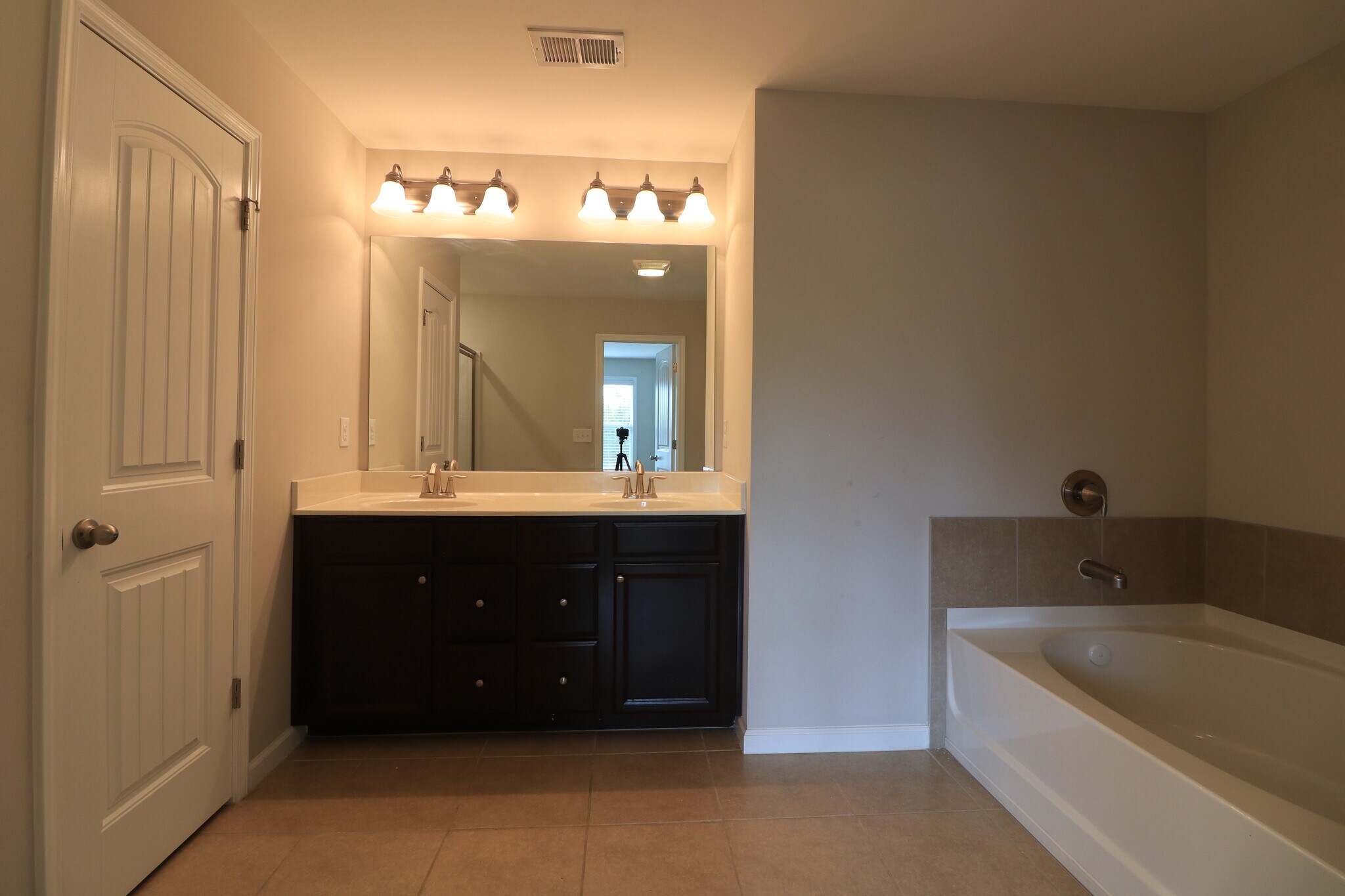 Building Photo - 7150 Post Rd