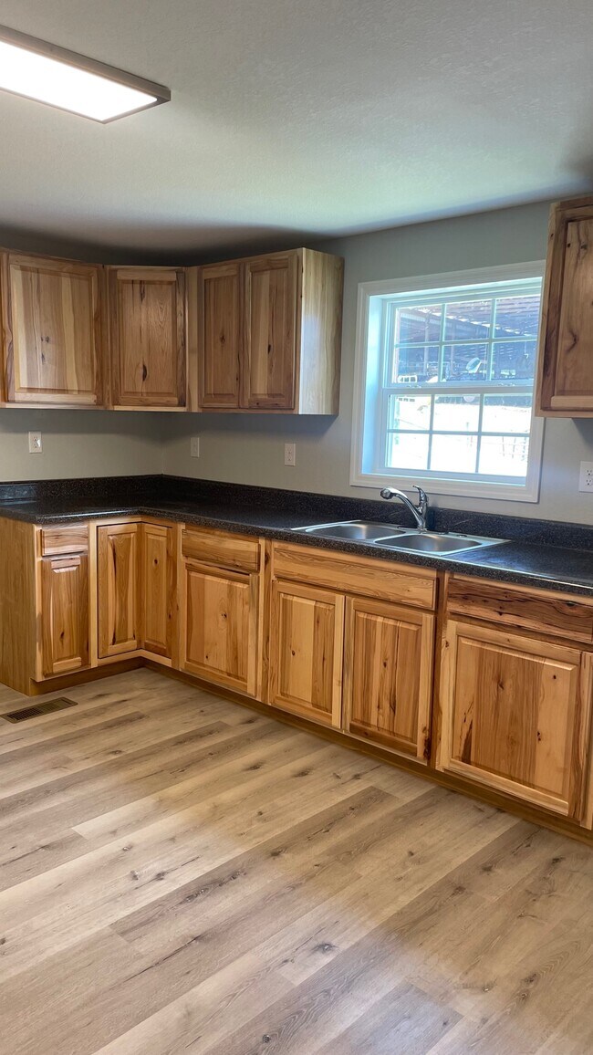 Building Photo - 323 Co Rd 166