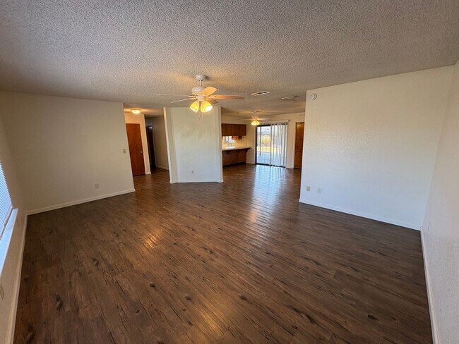 Building Photo - 636 Ramblewood Ct