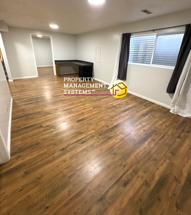 Building Photo - Lovely 3 Bedroom Rambler in West Jordan!