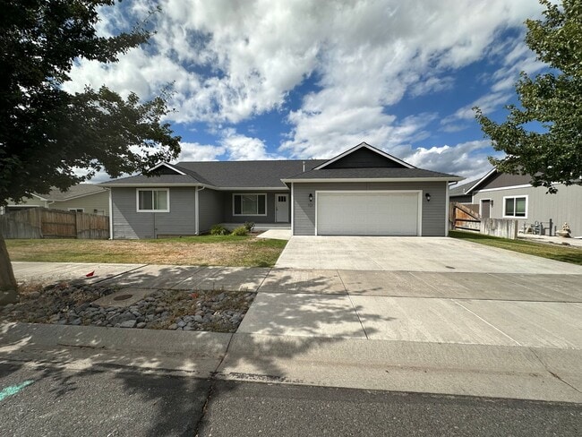 Primary Photo - 921 Quail Point Ct