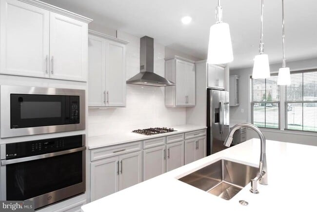 Building Photo - 11003 Resort Road