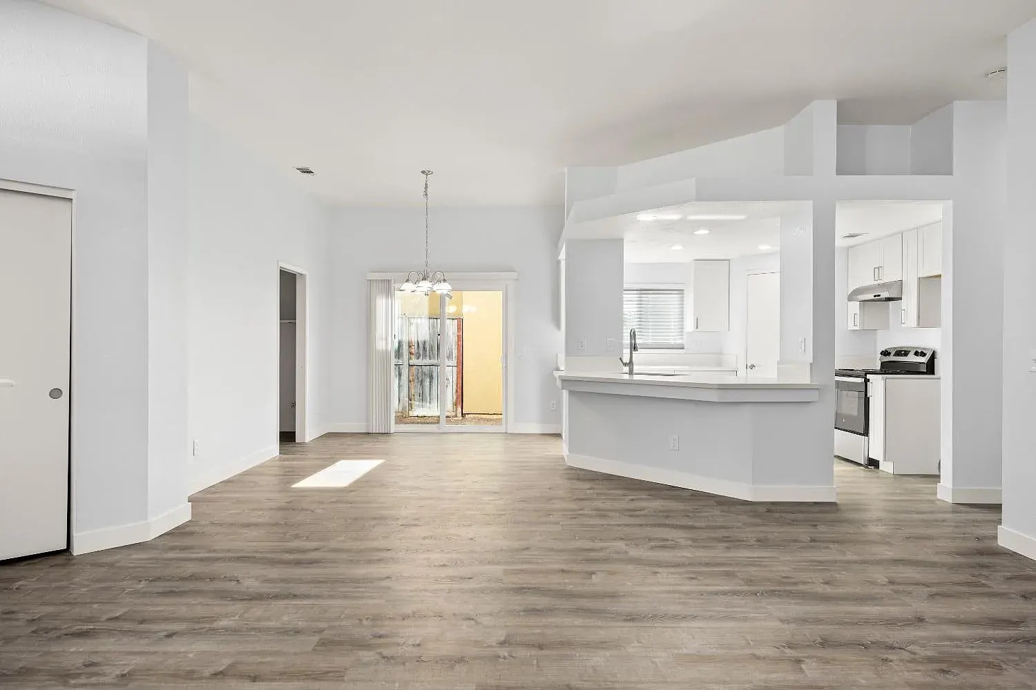 Building Photo - 6643 Laguna Park Dr