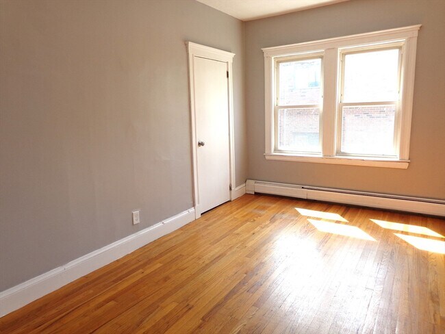 Building Photo - 411 Mt Auburn St