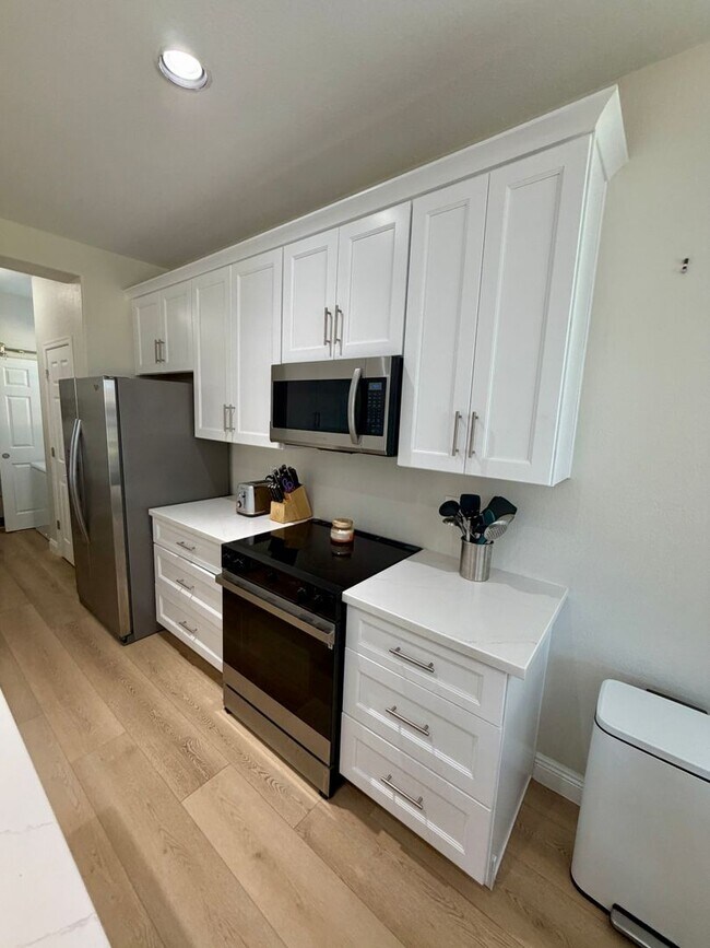 Building Photo - Spacious 6-bedroom, 2.5-bathroom home in Chandler, Welcome to the family friendly community of Su...
