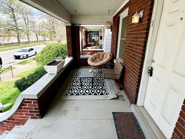 Building Photo - 1202 E Breckinridge St