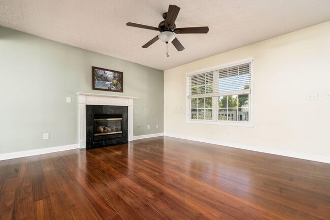 Building Photo - 1383 Pansy St