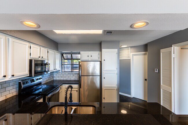 Building Photo - 272 Henry Chandler Dr