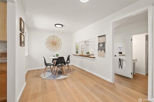 Building Photo - 4Bd/1.75Ba Seattle House