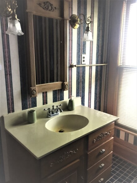 Washroom, Second Floor - 204 Crawford Ave
