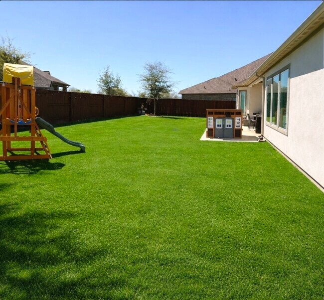Building Photo - 3606 Canyon Dr