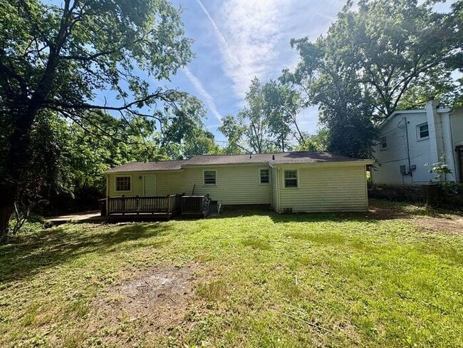 Building Photo - 3 Bed /2.5 Bath East Nash!