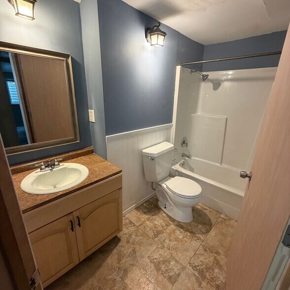 Bathroom 2 - 10002 N Whitworth Dr