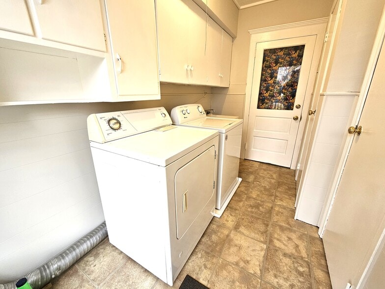 Building Photo - 396 W Clements Bridge Rd