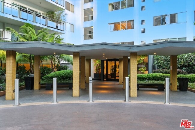 Building Photo - 1155 N La Cienega Blvd