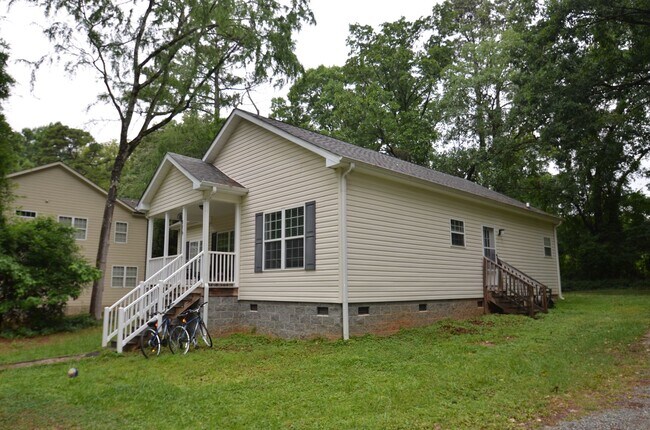 Building Photo - Modern Chapel Hill Retreat with Designer Finishes & Spacious Outdoor Living