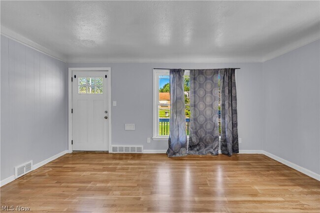 Building Photo - 15506 Westview Ave
