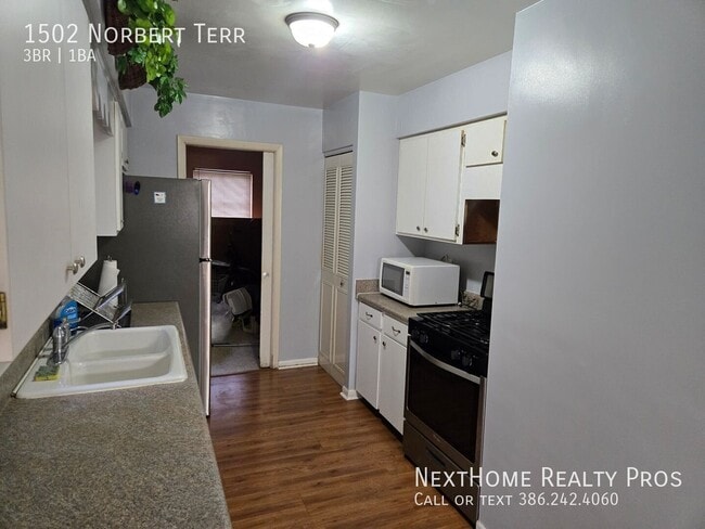Building Photo - 1502 Norbert Terrace