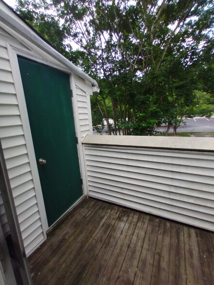 Building Photo - 600 Reusens Rd