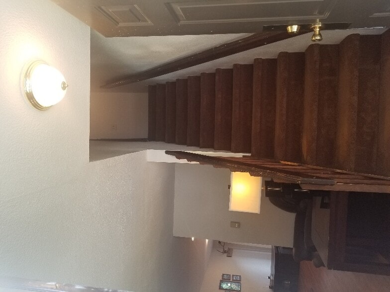 Building Photo - 3107 Riverside Dr