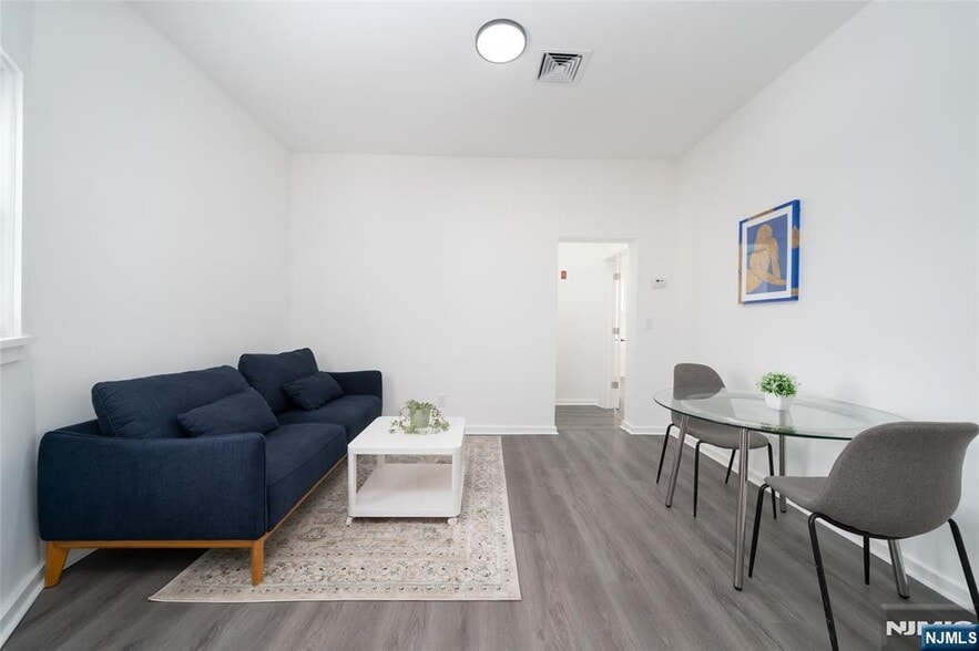 Building Photo - 10 McDougall St