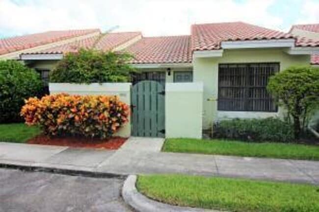 Building Photo - 480 Hardwood Pl