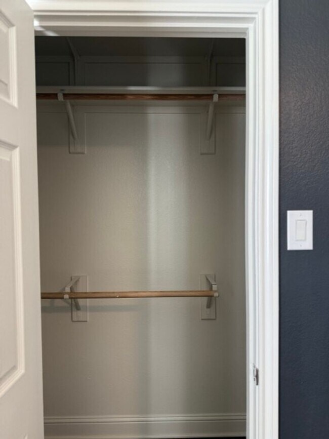 Building Photo - Rare Baylor Bubble Rental | Walk to Campus | 4 Bed / 3 Bath