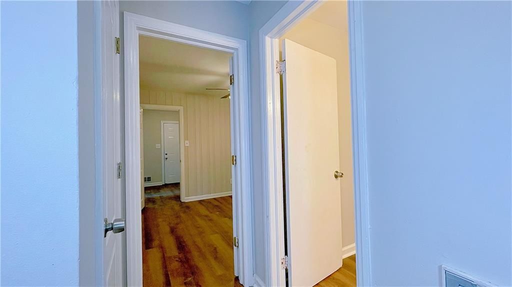 Building Photo - 2744 Fairlane Dr SE