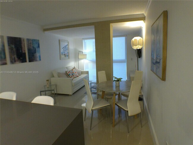 Building Photo - 2951 S Bayshore Dr