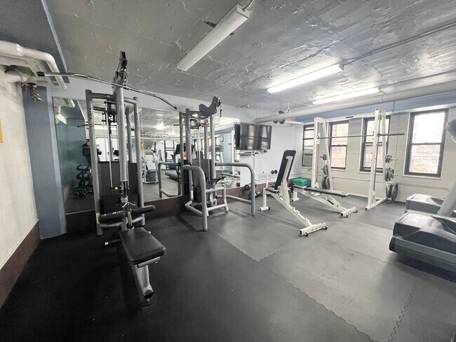 Building Photo - 3410 N Lake Shore Dr