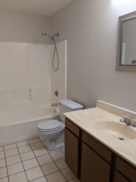 Building Photo - 138 N Agency St