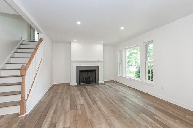 Building Photo - Four bedrooms/2.5 Baths Newly Remodeled Bay Village Home!