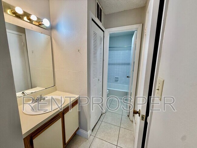 Building Photo - 238 Afton Square