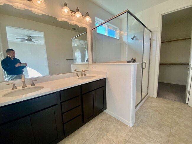 Building Photo - AVAILABLE BY 6/19/26. 4 BED, 2.5 BATHS, 1763 SQ FT STAINLESS STEEL APPLIANCES INCLUDED