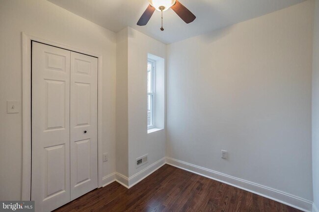 Building Photo - 1845 S Sartain St