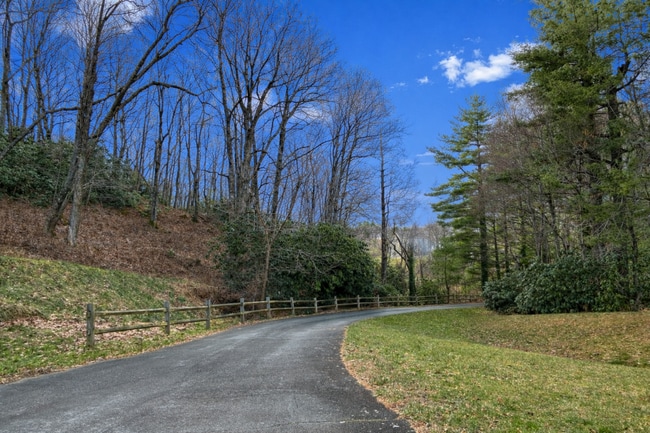 Building Photo - Spacious Brick Ranch Nestled Away — Close to Town!