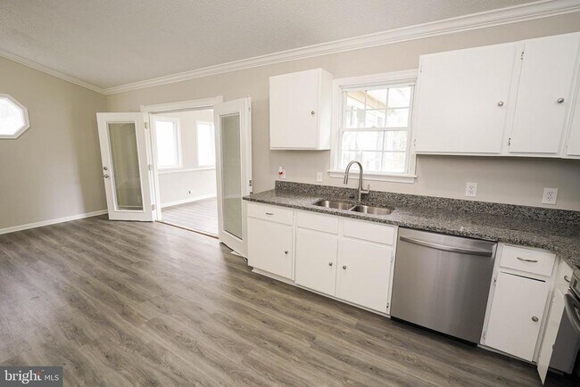 Building Photo - 28975 Aleine Ave