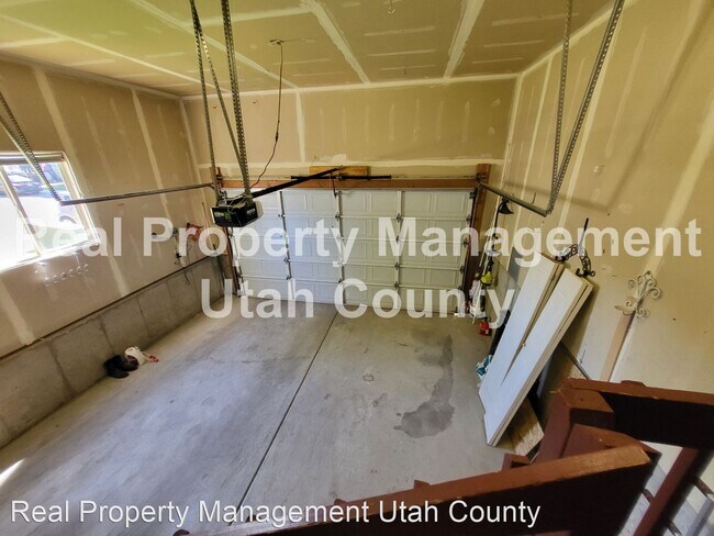 Building Photo - 5 br, 3 bath House - 885 South 630 West